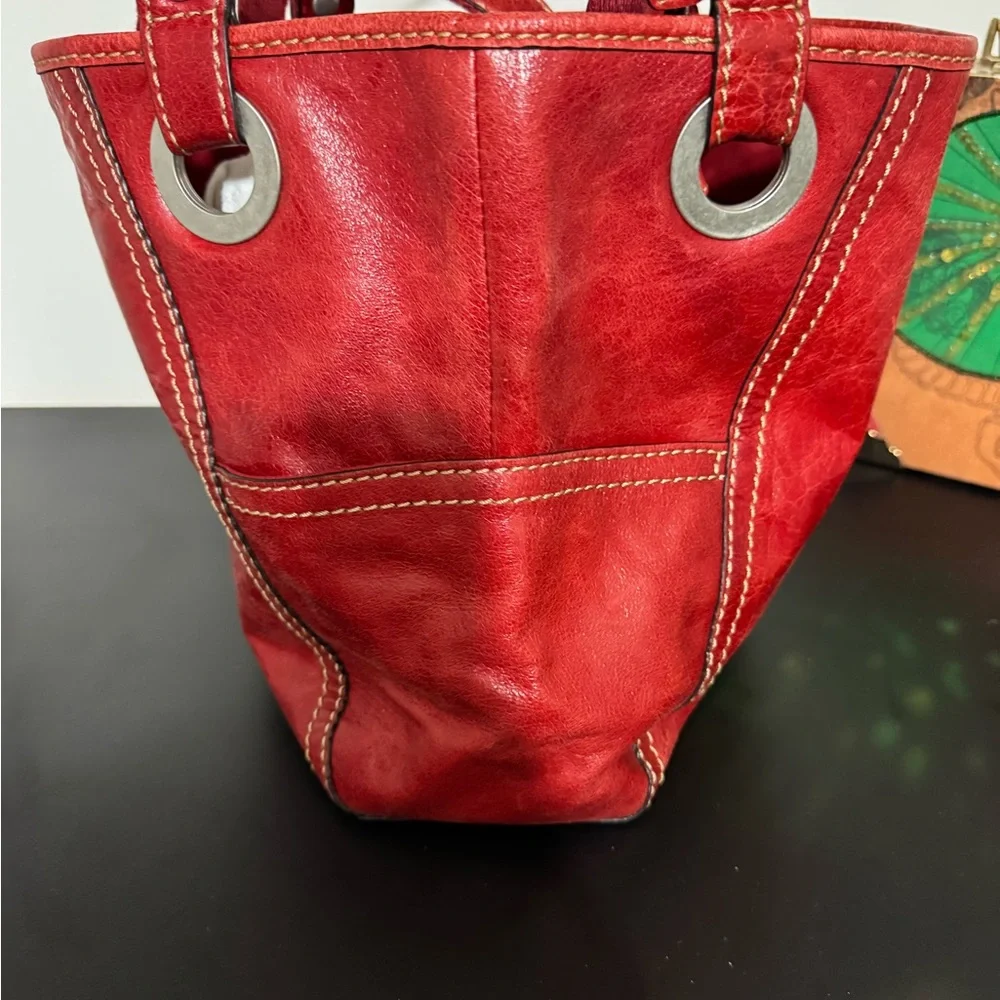 Fossil Red Leather Tote Bag 2 pockets 1 zipper pocket - Picture 3 of 7
